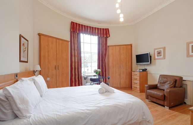 Baker Street Suites - Photo 42