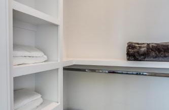 Nash House & Bars of Broadway with Patio Bar and Views! 8min Downtown! Sleeps 12! - Foto 51