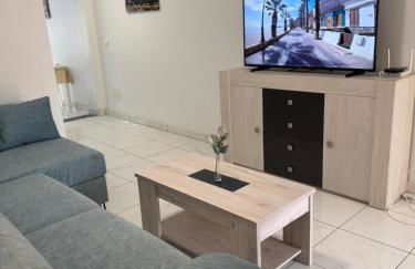 VILLA MARE - 2 beds with balcony, patio and pool and direct park access - Foto 11