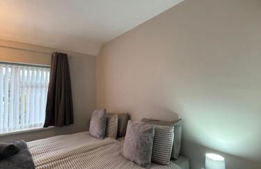 Charming 3 BR - NEC HS2- Long Stays Wifi Parking Airport - Foto 26