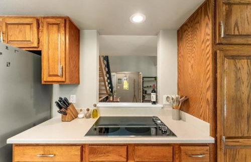 Spacious Comfort in Scenic Monument - Foto 16