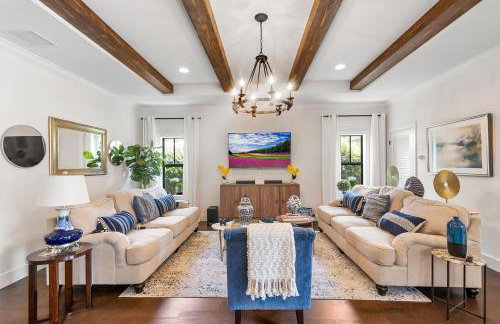 Elegant 4BR Home Guest House Private Yard - Foto 1