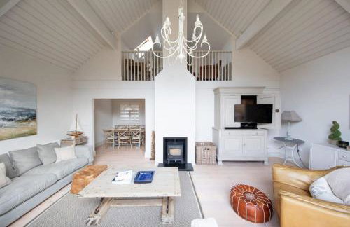 Superior House for 6 Near Beach w Parking Garden - Foto 12