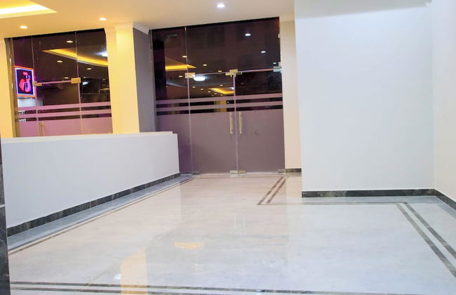 STAR NIGHT FURNISHED APARTMENTS - Photo 2