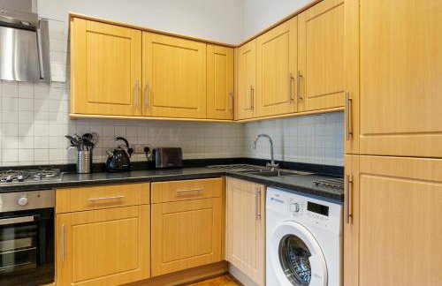 Two Bed Flat in Bush Hill Park - Photo 9