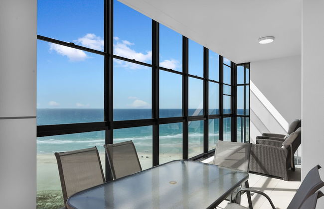 Reflection Tower Two - Foto 75