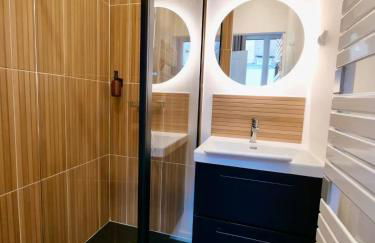 D-Day Suites - Photo 24