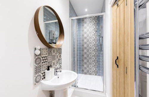 Judah Suites - Stylish 1BR Apartments with Parking & WIFI - Foto 52