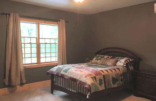 Cozy Vacation Rental for 10 with a Fire Pit in Jim Thorpe, Pennsylvania - Photo 21