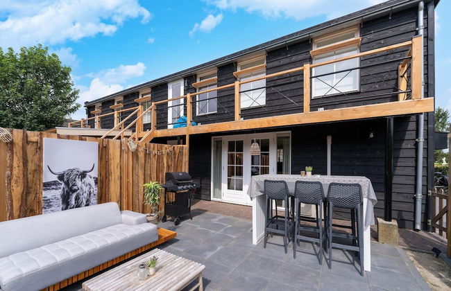 Cozy Villa w/ Sauna and BBQ - Photo 1