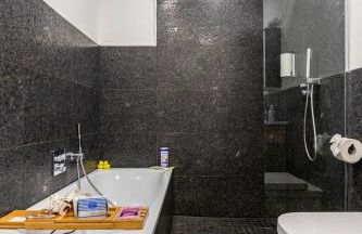 Wunderschöne Terrassenwohnung mit Blick ins Grüne! - Foto 9