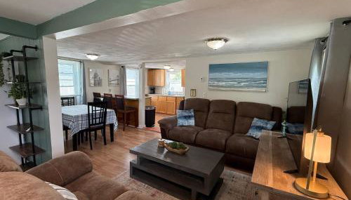Oakland Beach Cottage - Sleeps up to 4 - Photo 1