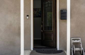 Adorable 2BR-2BA House with EV & Free Parking and Family Friendly in Los Angeles - Photo 59