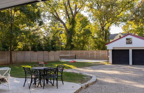 Blushing Pink Manor! Off Frankfort Ave! 8 BR! - Foto 26