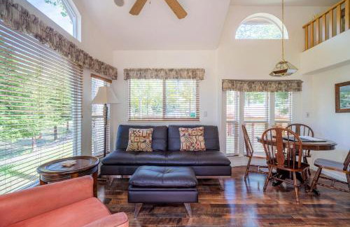 Family-Size Cottage with Trinity River Views in California - Foto 7