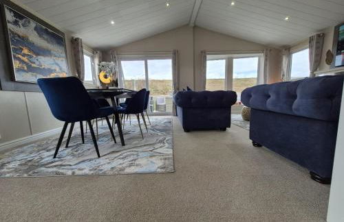 The Blue Lagoon 2 bedroom lodge with hot tub - Foto 1