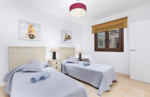 Sunset Beach 4 Bedroom Villa 200m to Beach+Fast WIFI - Photo 29