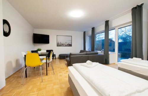 Tolstov Apartments - 1 , 3 and 4 Room Apartments - 20 min Messe DUS & Airport DUS - Foto 3