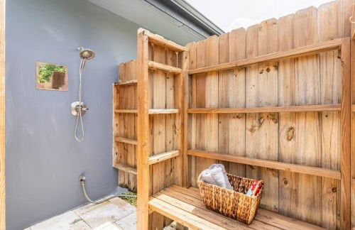 Spacious 4 Bedroom 3 Bathroom House with Heated Pool and Outdoor Shower close to FFL Airport and Cruise Port - Foto 23