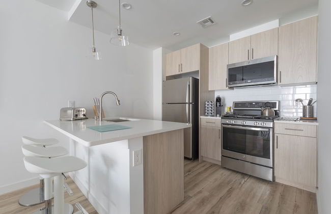 Stylish 3BR Retreat w Private Deck Near NYC - Foto 8