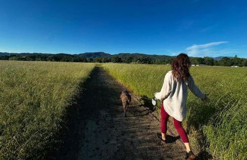 Cozy Covelo Tiny Home - Hot Tub & Oaks - Foto 16