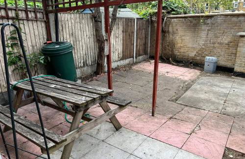 Cozylease 3 Bedroom Canary Wharf Family,Workcation, Fast WiFi, Workspace,1 stop to City - Photo 55