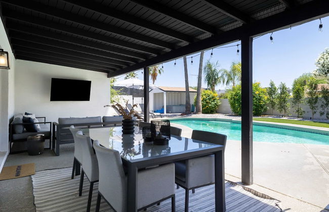 Grayhawk by Avantstay Modern Home w/ Pool, Hot Tub, Bocce, Fire Pit, Pool Table, Putt-putt & Putting Green - Foto 27