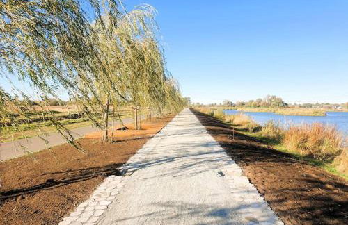 Uroczy dom na ładnym podwarszawskim osiedlu - Foto 20