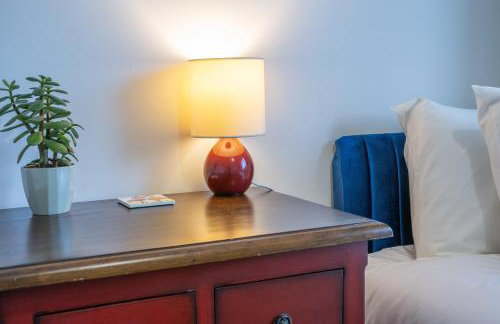 Award Winning Beautiful House in South Cambridge, 14-Min Drive to the City Centre, Free Parking, No Sofabeds, Sleeps 6 - Photo 21