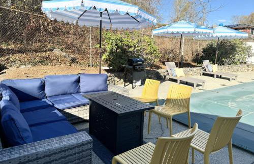 Spacious Poolside Boston Stay Sleeps 8 Pet Friendly - Foto 6