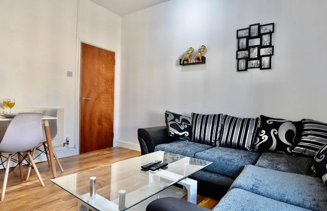 Cheer full 4 Bedroom House Train Station - Foto 4