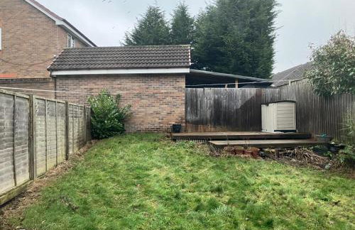 Spacious Home in Walsall with Parking & Garden - Foto 21