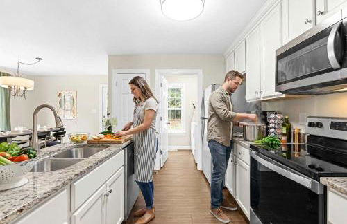 Raleigh Retreat w Fire Pit Patio & Workspace - Foto 14