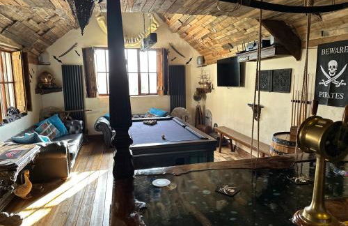 Coed Y Ddraig - themed 3 bedroom cottage, with bar & pool table - Photo 42