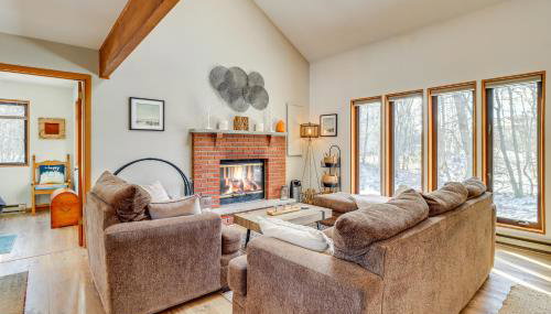 Private Spa, Fire Pit and Deck Poconos Home! - Foto 2