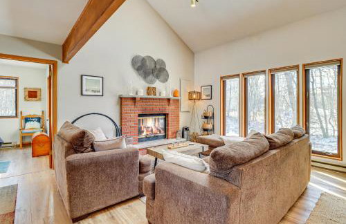 Private Spa, Fire Pit and Deck Poconos Home! - Foto 2