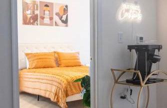 Cozy 1BR with Private Balcony, Gym, Pool & Workspace - Foto 34