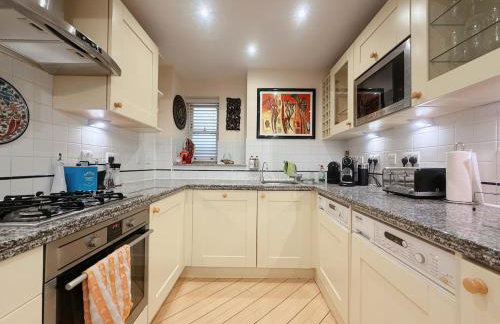 Elegant 4-Story Townhouse Near Victoria Station - Foto 22