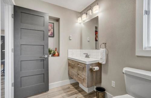 Red Rock Loft! Trails Apartment w BBQ & Fire Pit - Foto 32