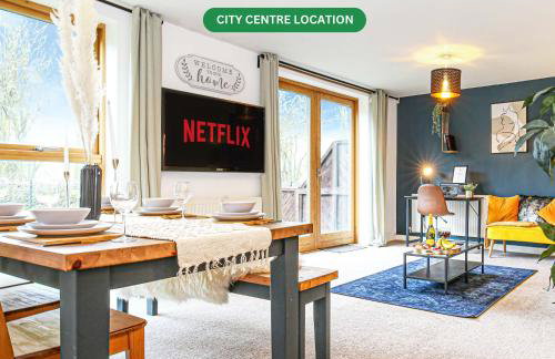 Beautiful City Centre Apartment with Free Parking, Fast-Wifi, SmartTV with Netflix and Private Garden by Yoko Property - Foto 1