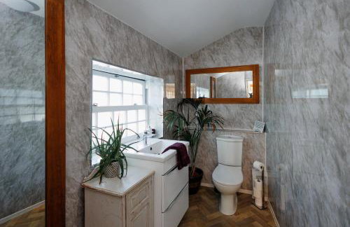 The Farmhouse with two hot tubs - Foto 10