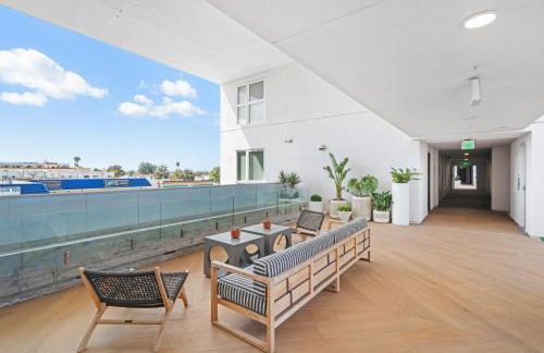 Modern 1BR LA l Workspace Pool Gym - Foto 8