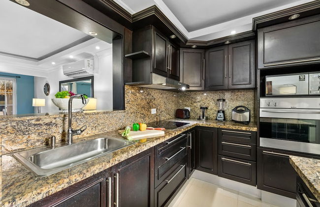 Urban 5BR Private Pool Getaway 10 Min- Bch - Foto 12