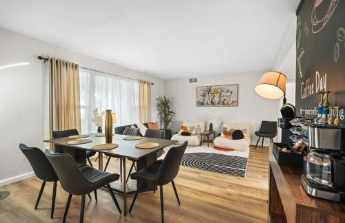 Sleeps 12 - Hot Tub - Pool - Game Room & Fire Pit! - Foto 37