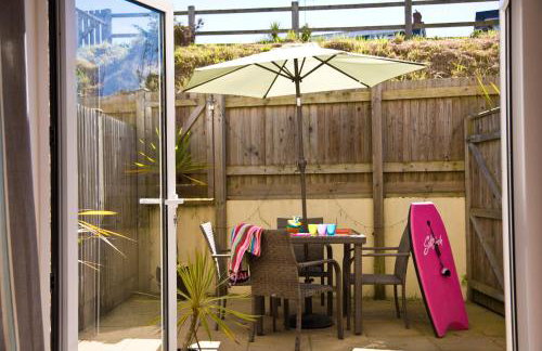 The Beach House & Porth Sands Apartments - Photo 36