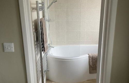 Cottage - Sleeps 4 - Pets Ok - Garden -Parking - Foto 2