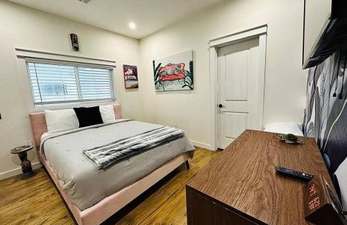 NEW Tiki House! Near Beaches, Sleeps 6-7 - Foto 8