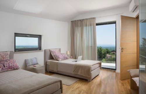 Villa Mariva for 8 persons near Porec with 44 m2 heated pool, sea view, fitness & kids playground - Foto 21