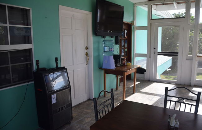Bamboleo Inn Belize - Photo 44