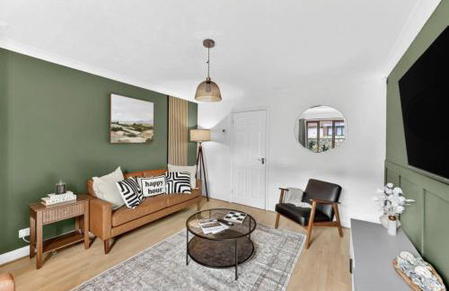 Detached House - Prime Location - Free Parking, Fast Wifi and Smart TVs with Sky TV and Netflix by Yoko Property - Foto 16